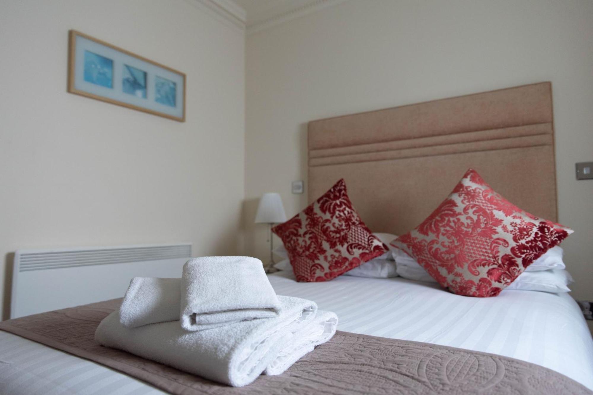 Hotel The Clarendon Royal Community Gravesend Exteriér fotografie
