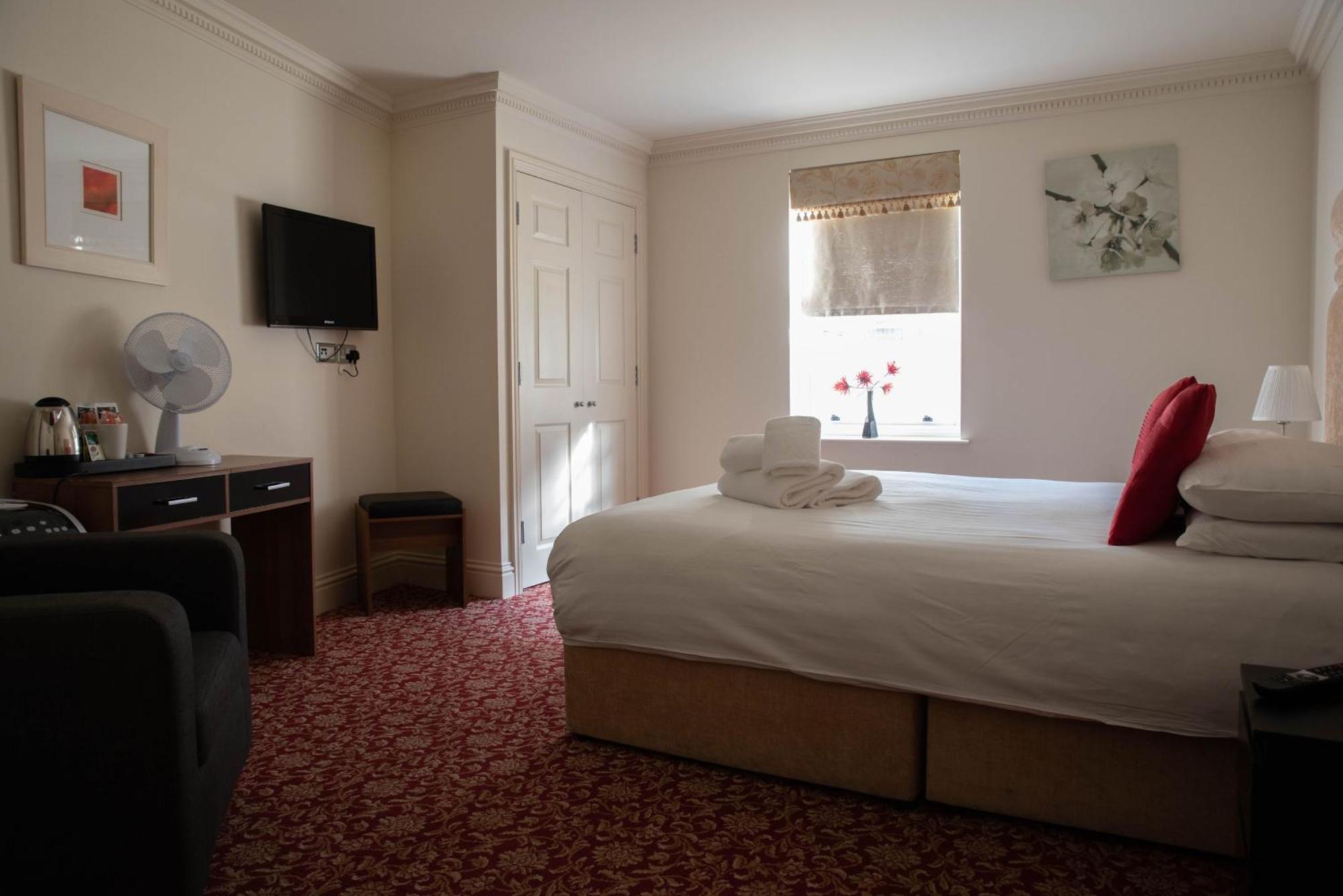 Hotel The Clarendon Royal Community Gravesend Exteriér fotografie